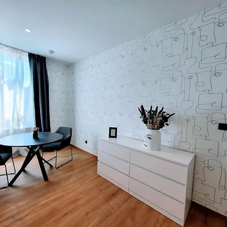 Apartment Black&white *